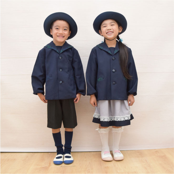 夏の制服・制帽と冬の制服・制帽です